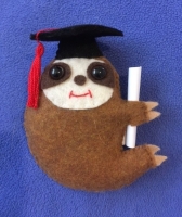 Grad sloth with black cap